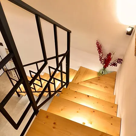 The Luxurious Tiny House * 加拉蒂纳